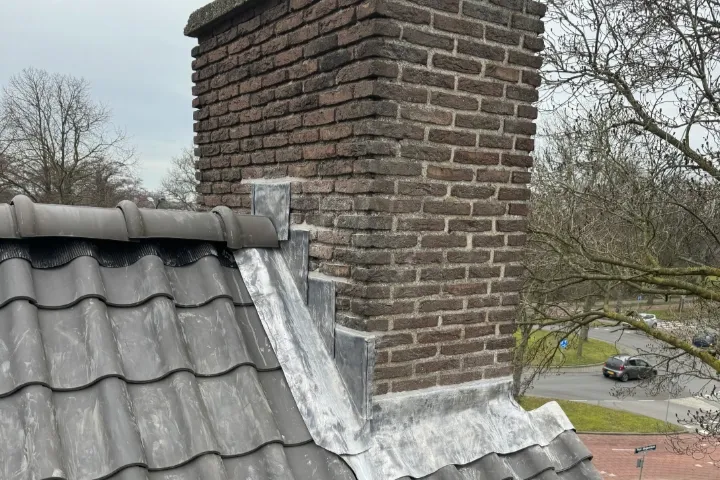 Lekkage bij schoorsteen opsporen